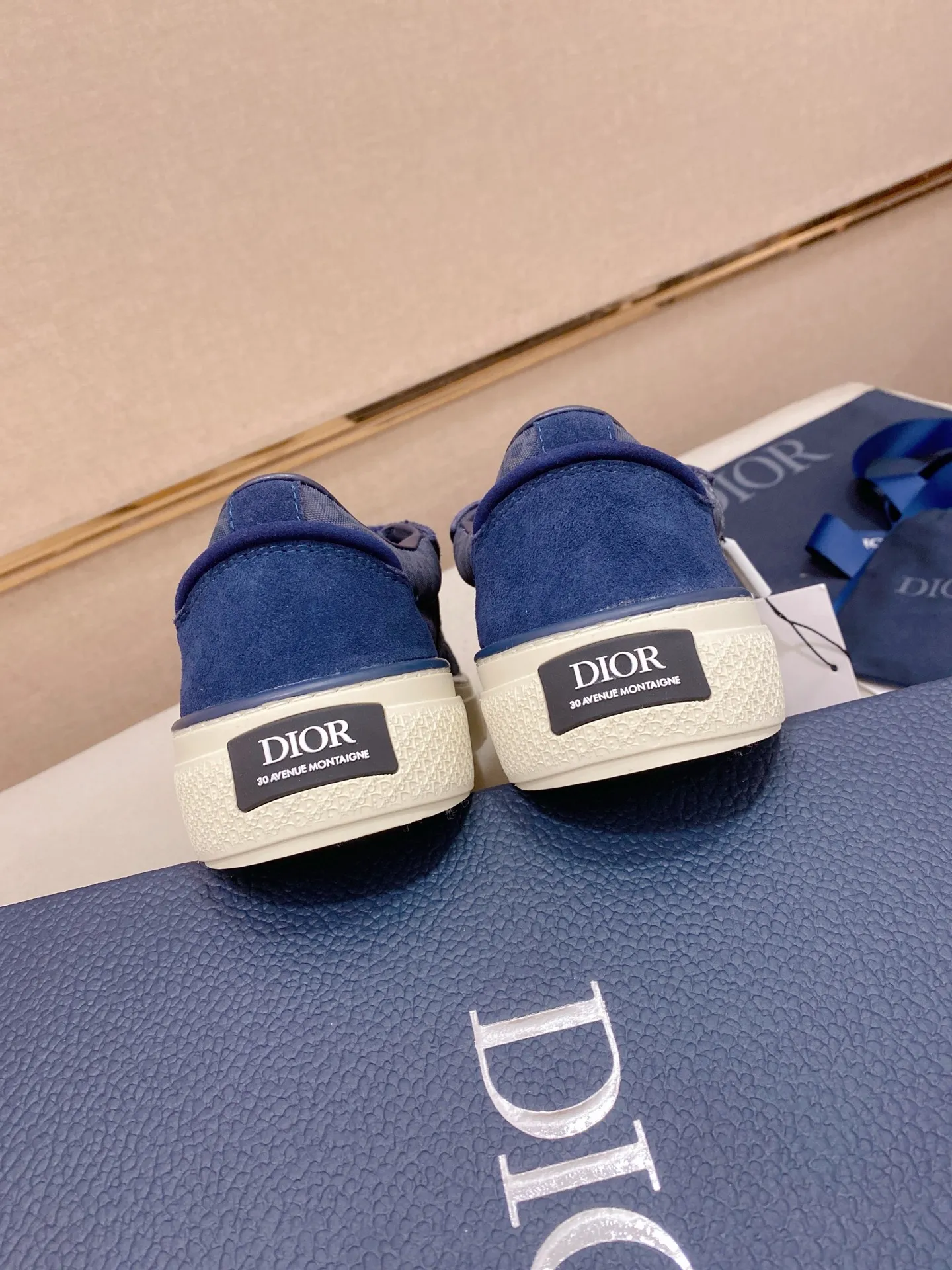 Factory price: 300 Men's shoes 💰[Dior·Dior] Top 🔍Couple style 💏🔍New casual sports style couple shoes, new four-season design, perfect workmanship, lace-up lazy style to create cabinet quality, upper: imported first-layer cowhide, sheepskin lining is soft and comfortable, ultra-light TPU wear-resistant outsole, simple, versatile fashion men's shoes, excellent color code number 35--44